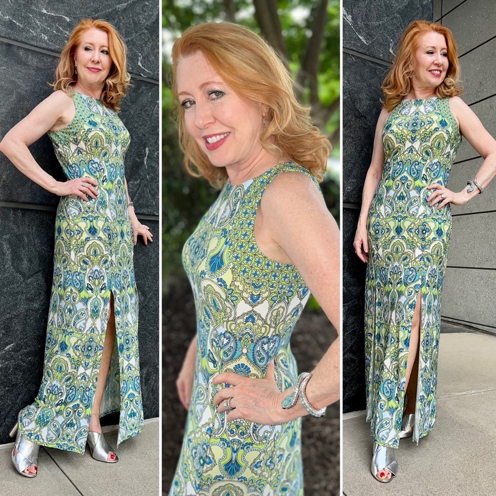 Beautiful paisley print FLATTERING Maxi dress